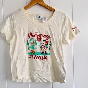 Disney Parks Holiday Minnie & Daisy Delivering Magic T-Shirt Size Small